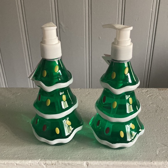 NWT Set of 2- Fresh Pine Scented Christmas Tree ๐ Bottle Hand Soap Dispensers - Picture 13 of 17